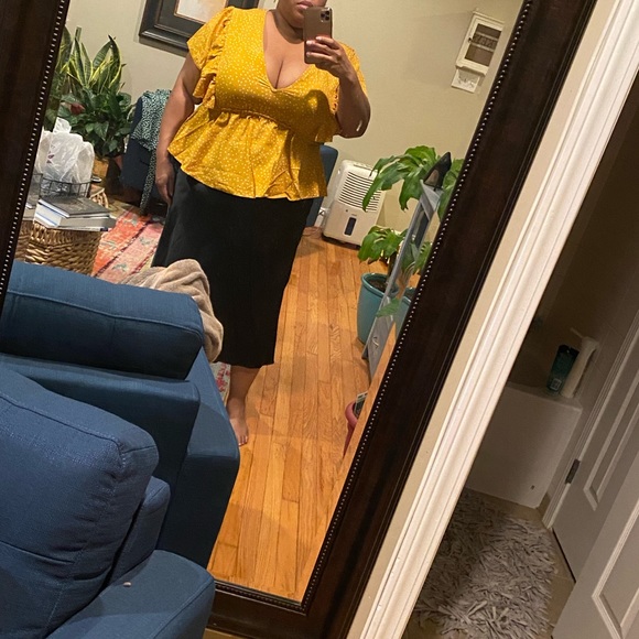 Flutter Sleeve Polka Dot Peplum. Size 4x - Picture 7 of 7